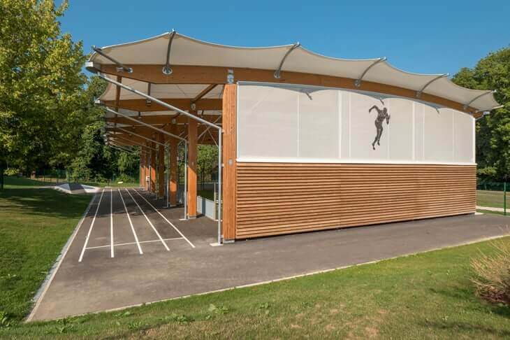 preau sportif avec façades et couverture en membrane textile – versonnex (01)