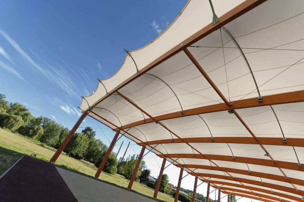 Couverture en membrane textile d'un preau sportif – bagneaux-sur-loing (77)