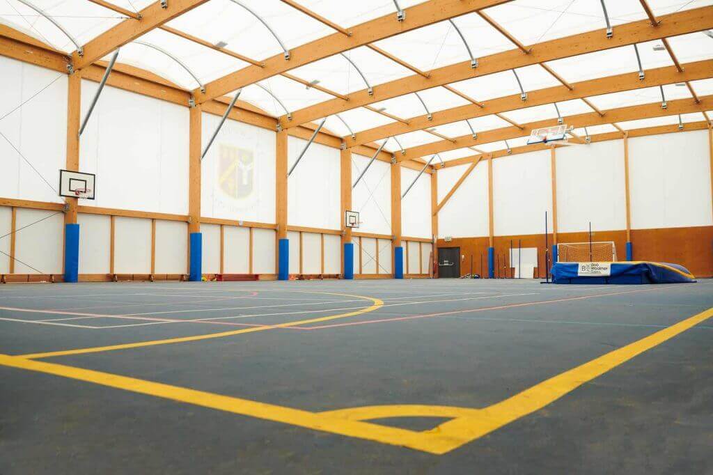 Gymnase avec charpente bois et couverture textile - Croydon (UK)