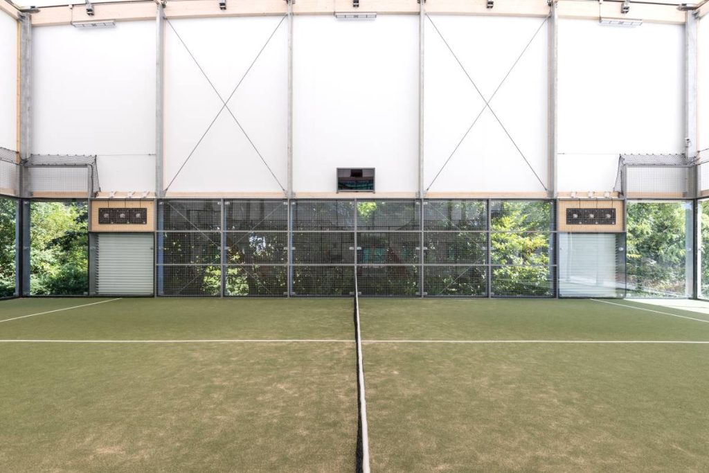 Ecran gérant sur le terrain de padel connecté - Padel Park Fit Arena