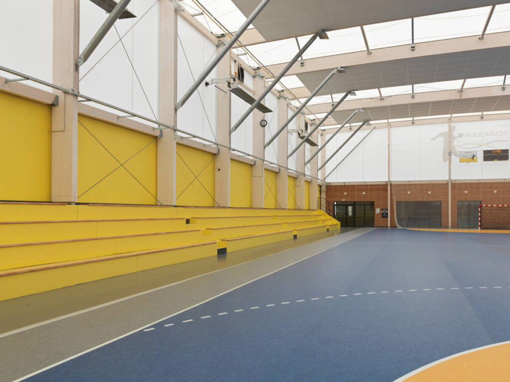 construction of a gymnasium - la Chaize Le Vicomte (France)