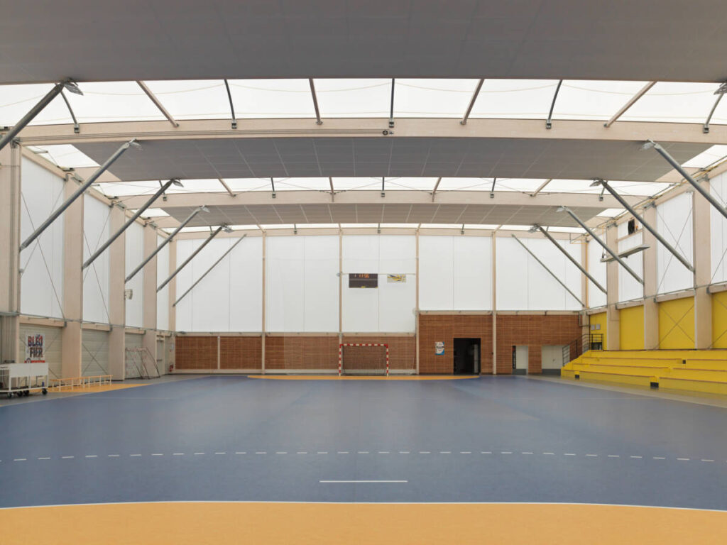 Conception and built of a construction of a gymnasium - la Chaize Le Vicomte (France)