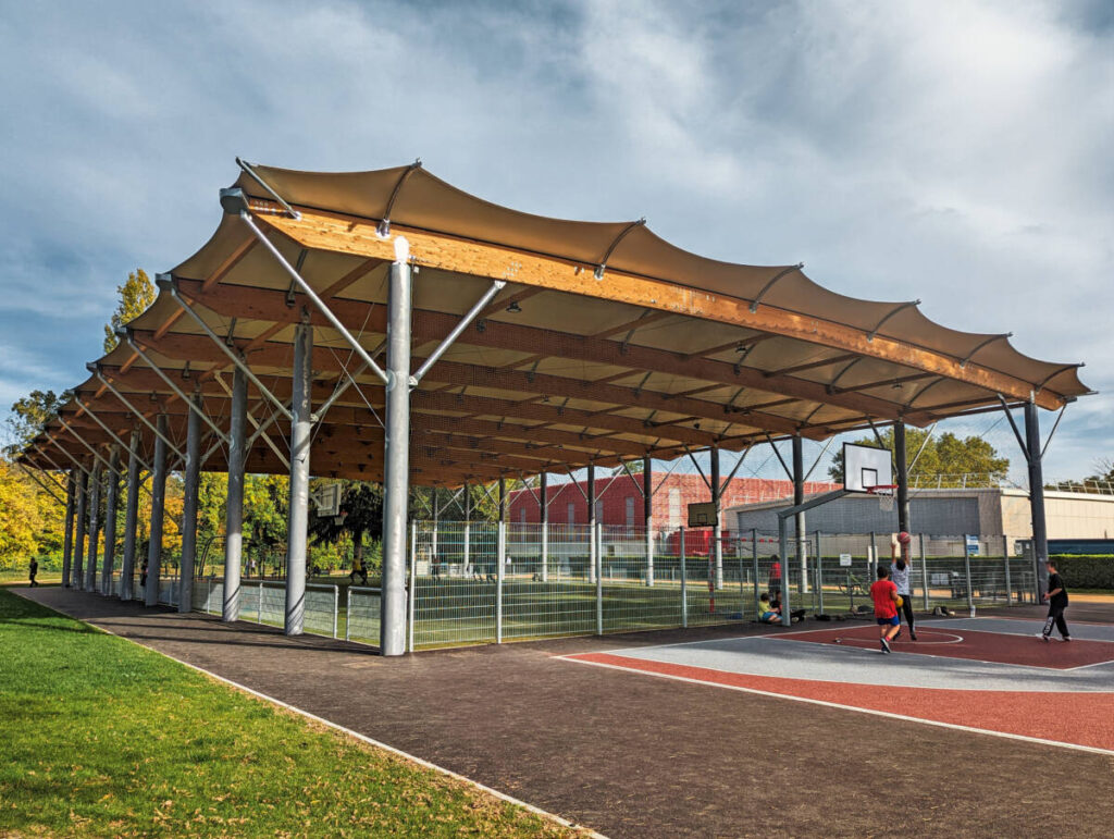 Construction of a preo canopy in Brignais (France)