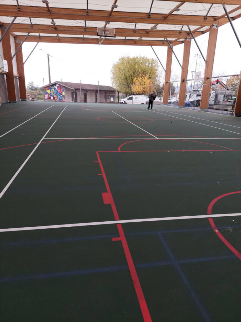 SMC2 is building a pre-sport facility as well as a dance hall and clubhouse in Lucenay with a photovoltaic panel roof.