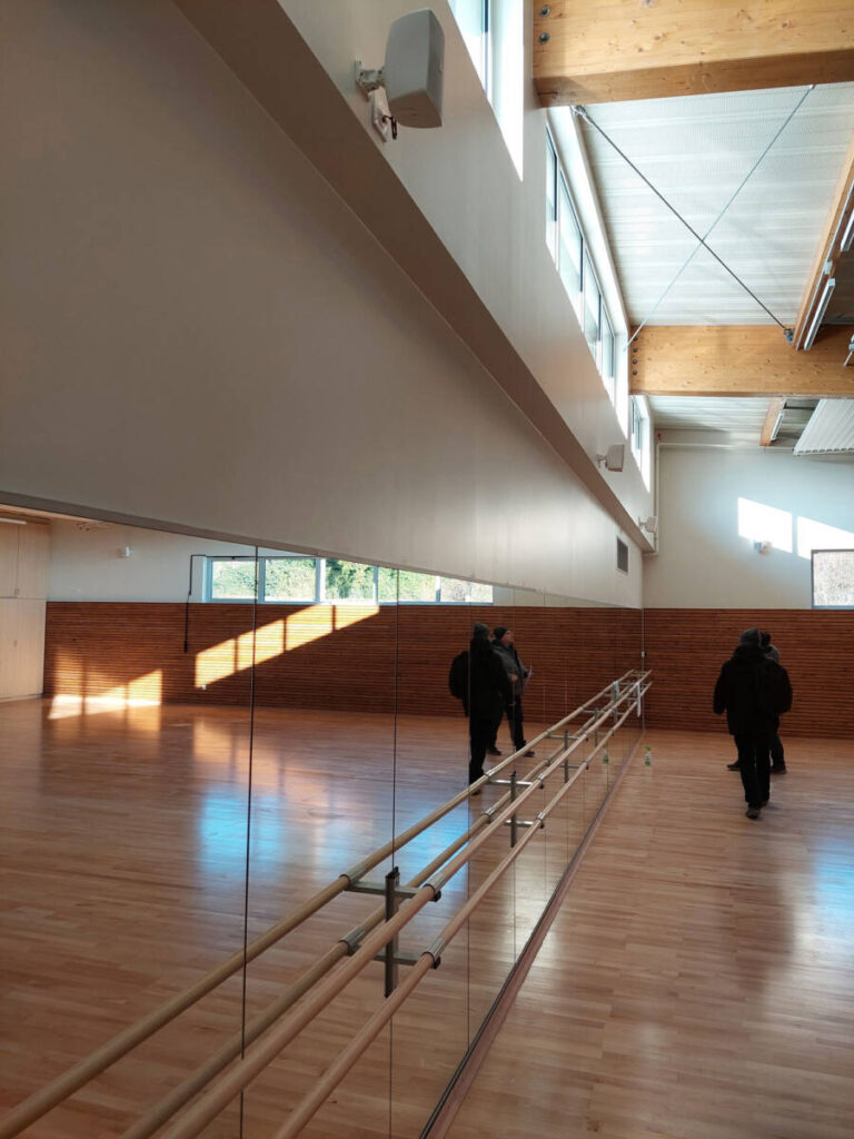 SMC2 is building a pre-sport facility as well as a dance hall and clubhouse in Lucenay with a photovoltaic panel roof.