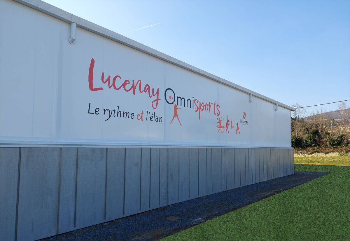 SMC2 is building a pre-sport facility as well as a dance hall and clubhouse in Lucenay with a photovoltaic panel roof.