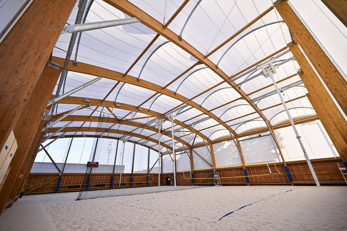 Construction of a beach hall of a 1 059 m² covered by a textile membrane mounted on a mixed structure at Croissy-sur-seine in France.