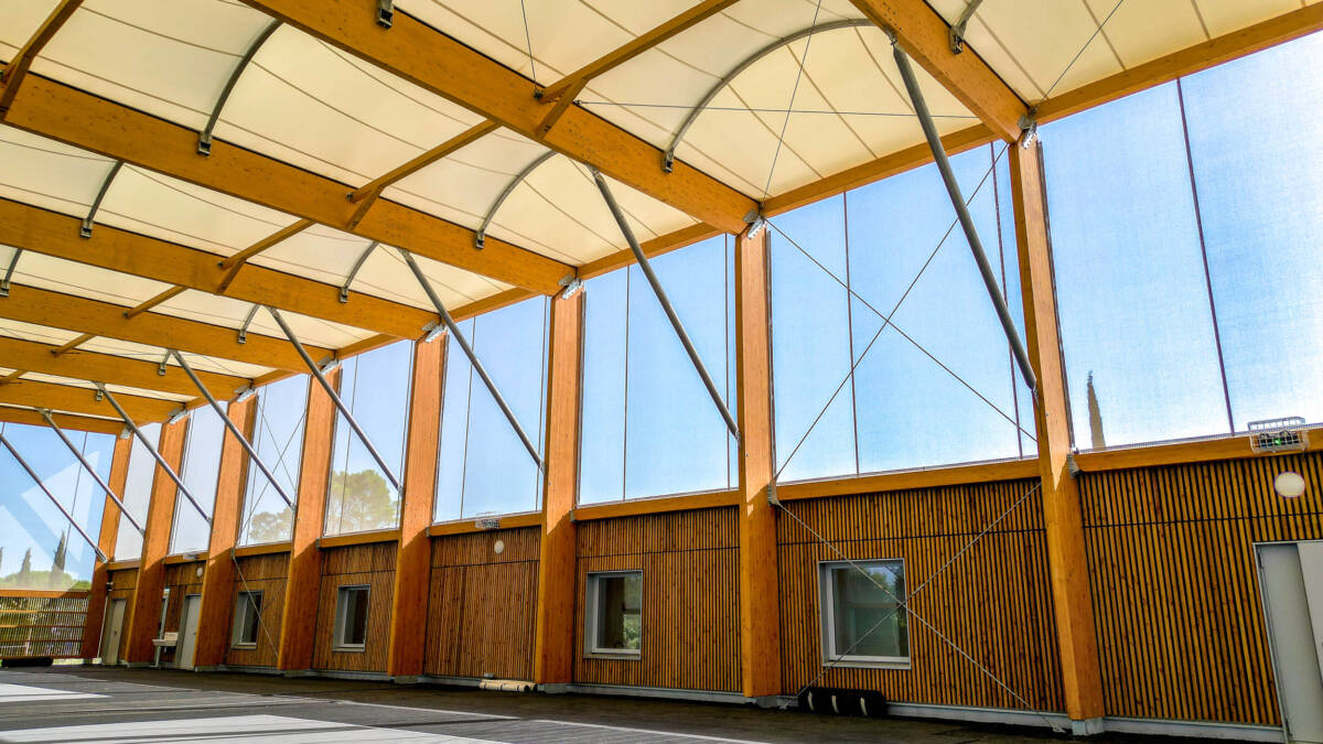 SMC2 is proud to have delivered this state-of-the-art sports canopy, contributing to high-level sports development in Méjannes-le-Clap.