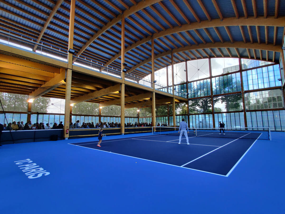 SMC2 built a two-storey sports complex for the Tennis Club de Paris in compliance with French Tennis Federation standards.