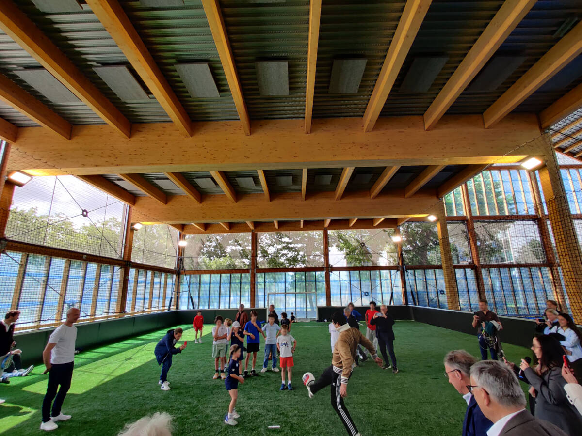 SMC2 built a two-storey sports complex for the Tennis Club de Paris in compliance with French Tennis Federation standards.