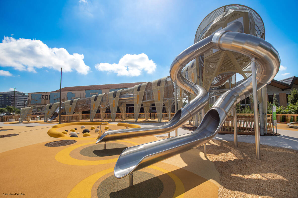 Construction of Caterpilou playground in Confluence