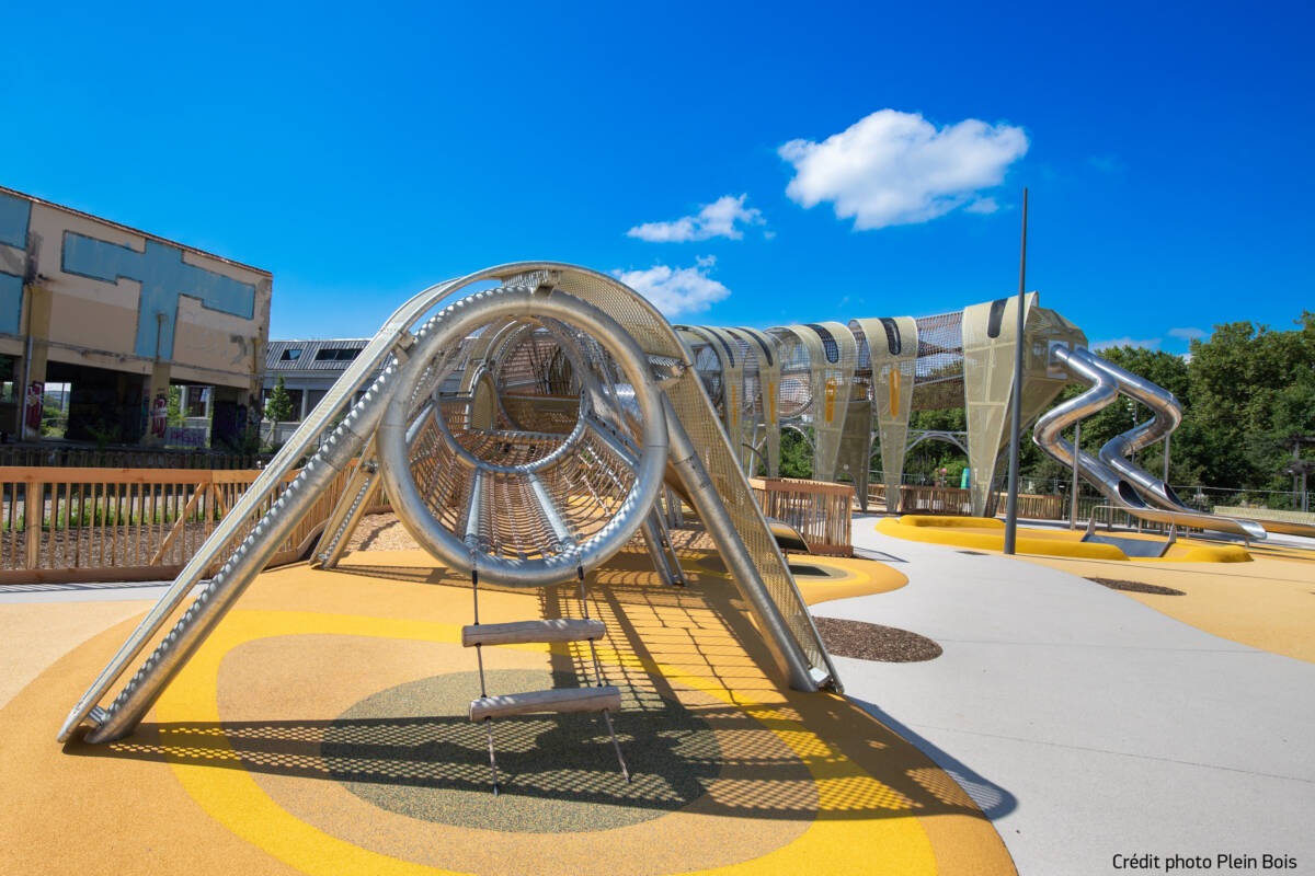 Construction of Caterpilou playground in Confluence