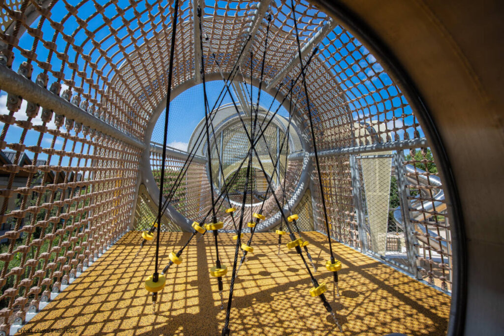 Construction of Caterpilou playground in Confluence