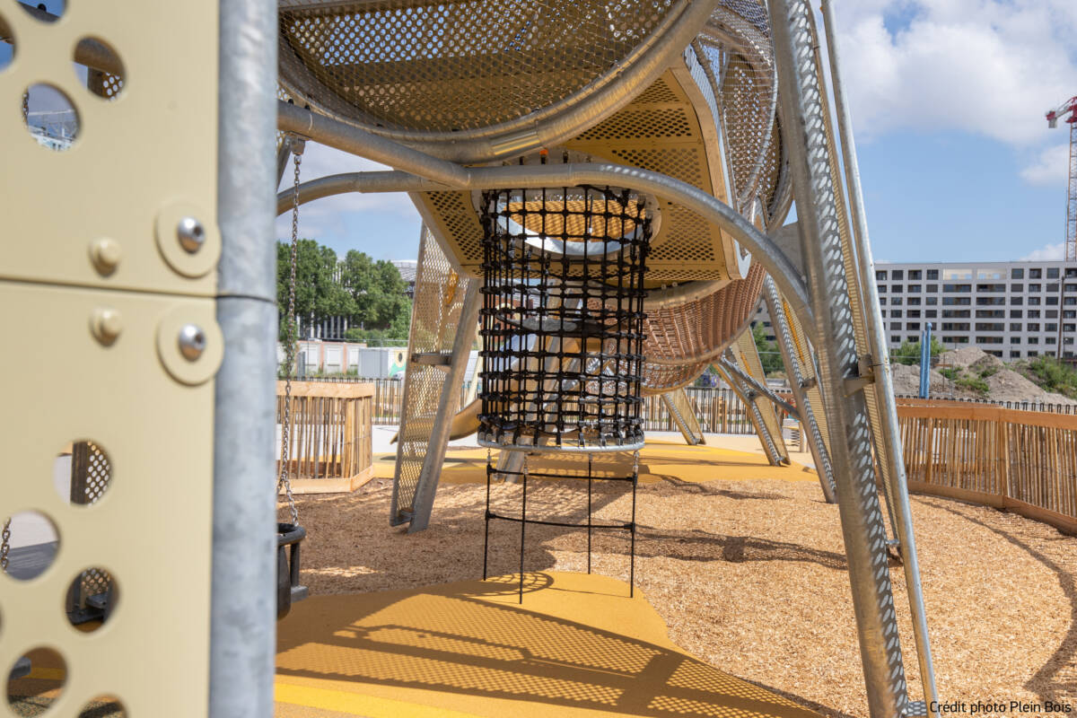Construction of Caterpilou playground in Confluence