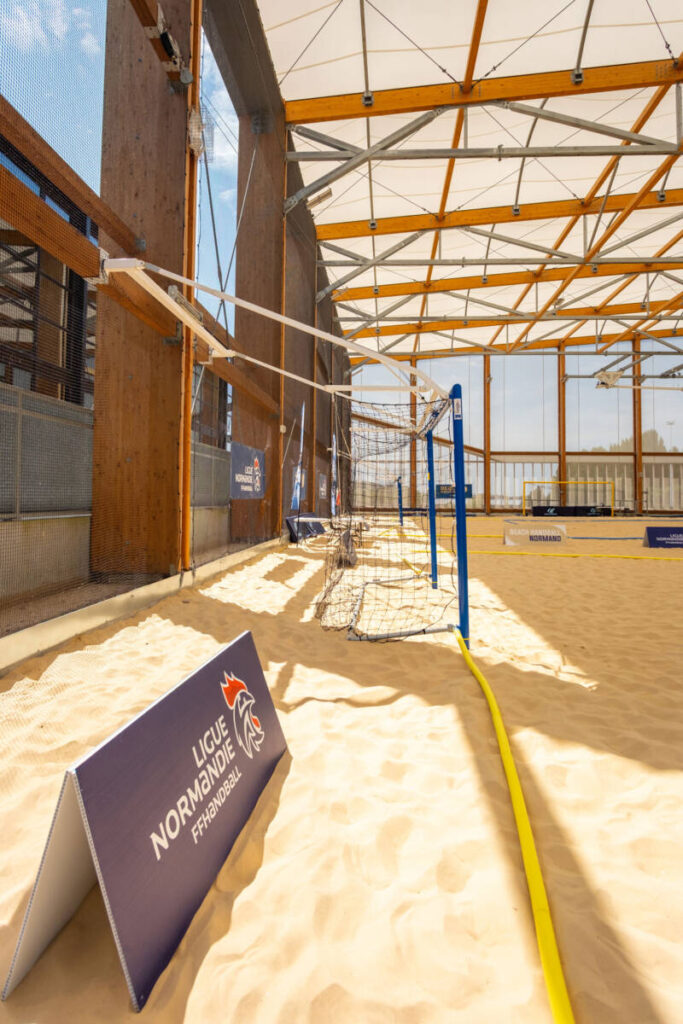 Discover the Houlgate sports canopy, featuring a hybrid structure, textile membrane, and motorized equipment for beach sports.