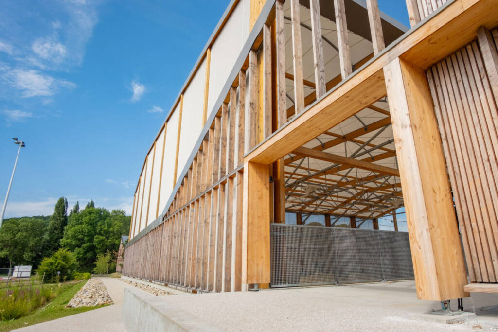 Discover the Houlgate sports canopy, featuring a hybrid structure, textile membrane, and motorized equipment for beach sports.