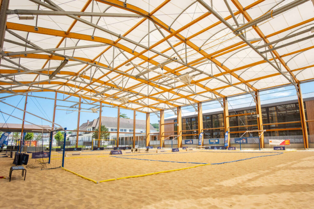 Discover the Houlgate sports canopy, featuring a hybrid structure, textile membrane, and motorized equipment for beach sports.