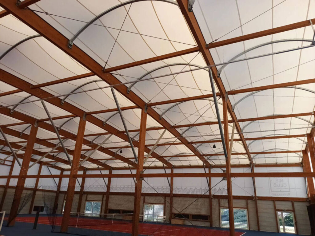 Construction of an innovative tennis complex in Entressen with digital reservation and access system Fit Arena by SCM2.