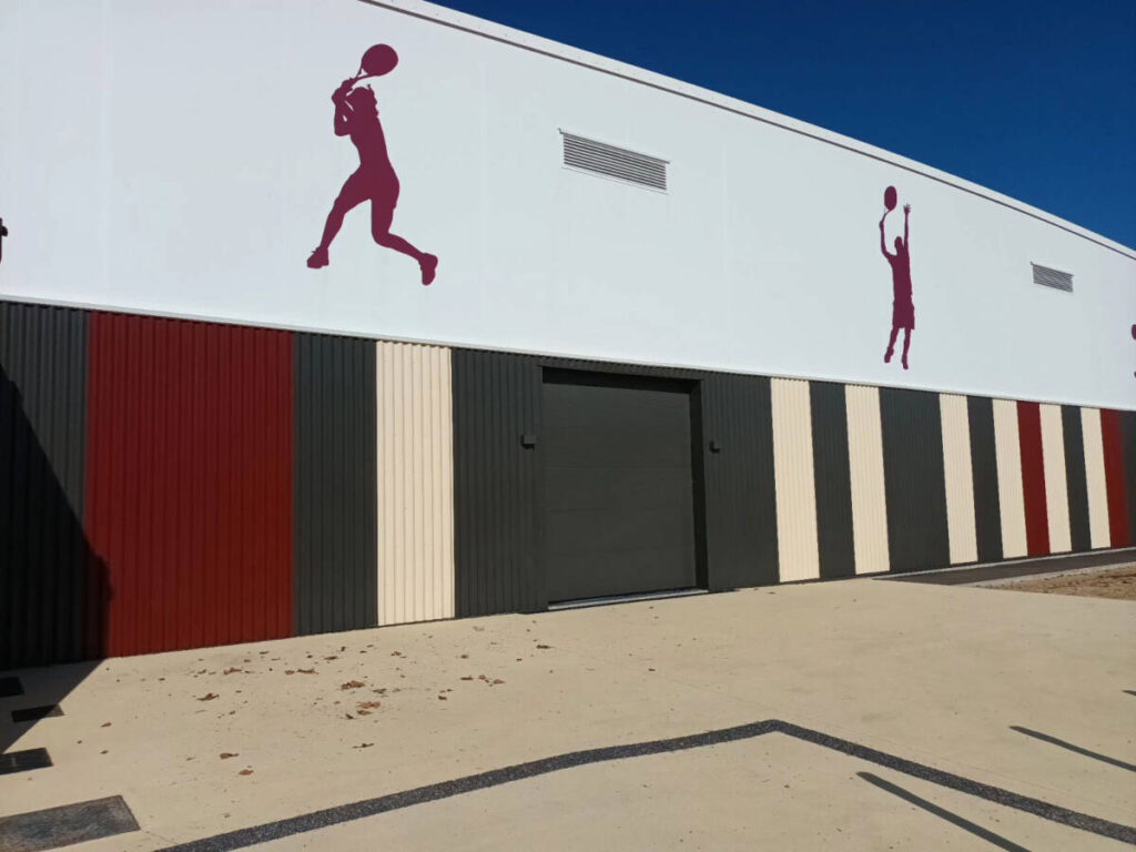 Construction of an innovative tennis complex in Entressen with digital reservation and access system Fit Arena by SCM2.