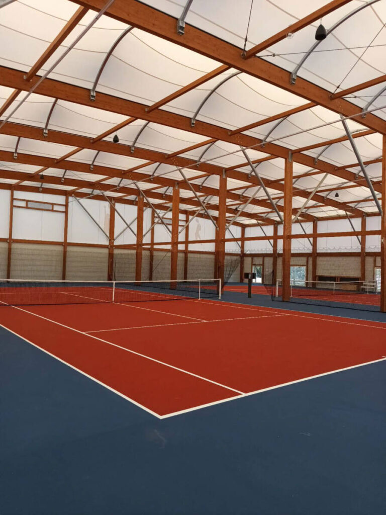 Construction of an innovative tennis complex in Entressen with digital reservation and access system Fit Arena by SCM2.