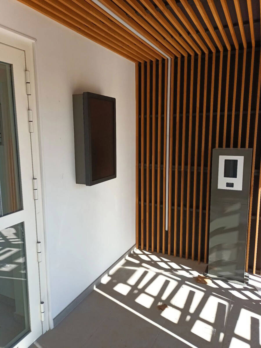 Construction of an innovative tennis complex in Entressen with digital reservation and access system Fit Arena by SCM2.