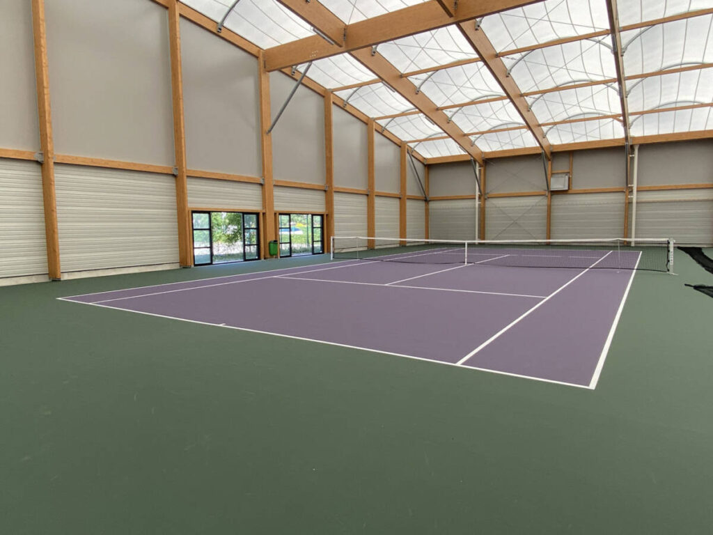 SMC2 is building two covered tennis courts in Douvaine, providing athletes with a new, modern, and comfortable playing space.