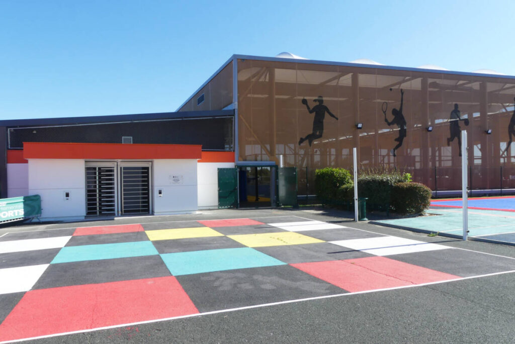 Construction of a new-generation sports complex with timber framework and textile membrane roofing by SMC2.