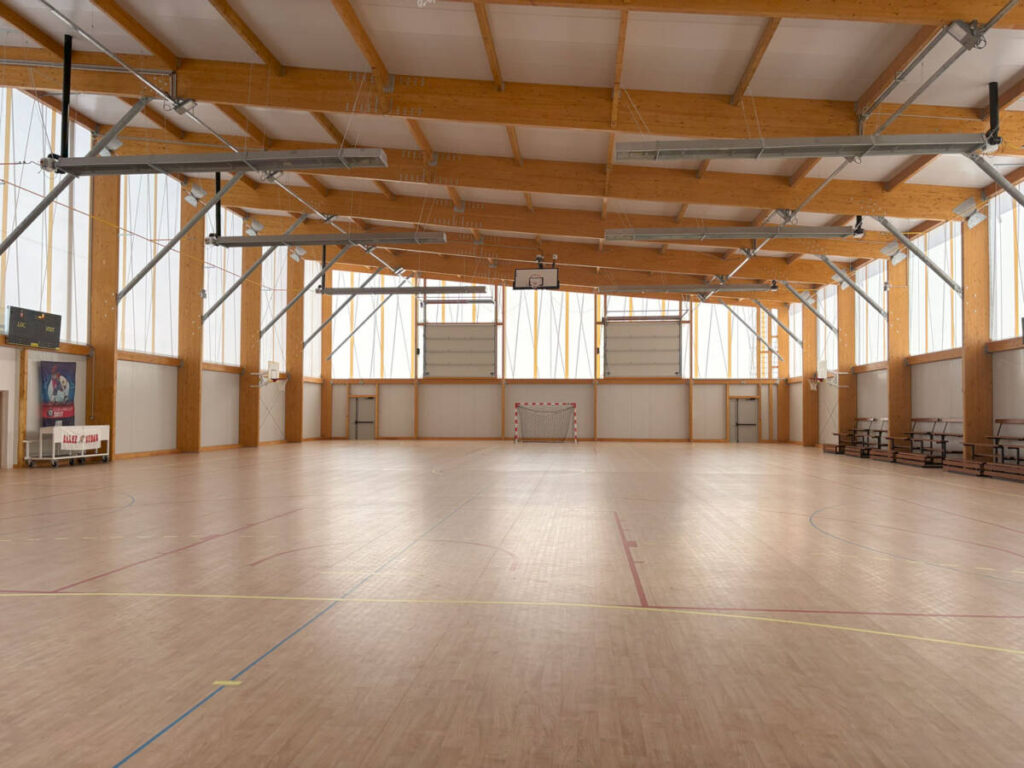 Construction of a gymnasium in Sénas in France. A sustainable wooden building dedicated to basketball and handball.