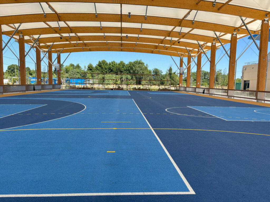 Construction of a sports courtyard in Avignon