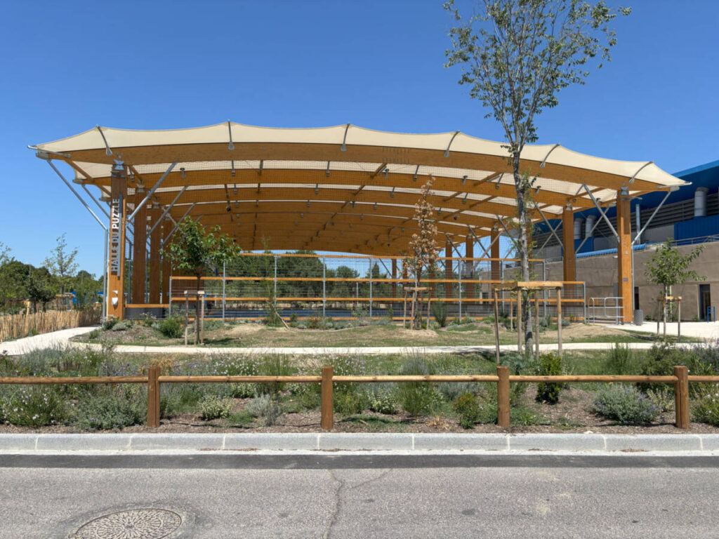 Construction of a sports courtyard in Avignon