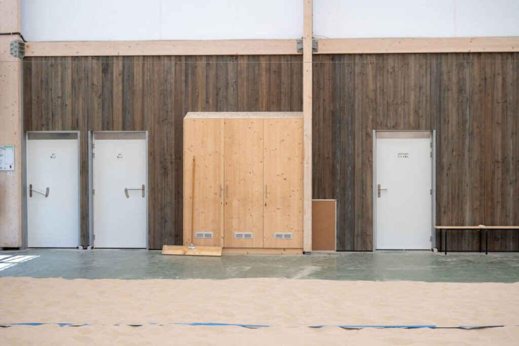 Construction of a 950 m² timber-framed building and temperate textile envelope in Saint-Martin-de-Ré