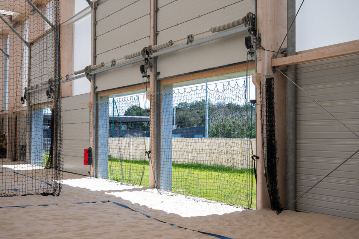 Construction of a 950 m² timber-framed building and temperate textile envelope in Saint-Martin-de-Ré