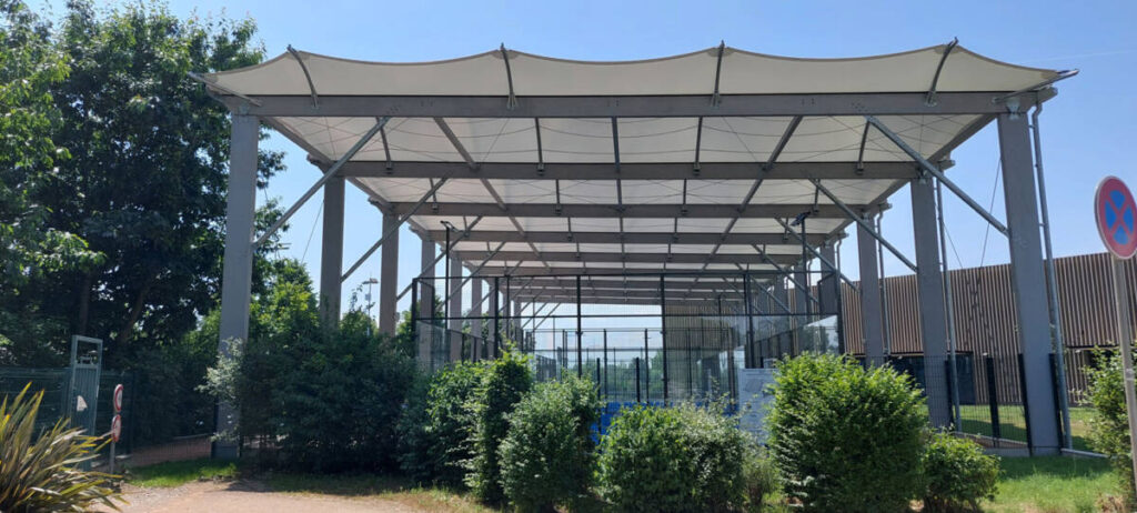 Construction de terrain de padel couvert géré par Fit Arena
