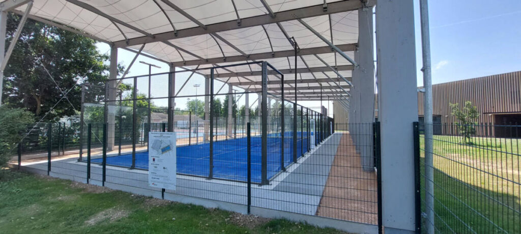 Construction de terrain de padel couvert géré par Fit Arena
