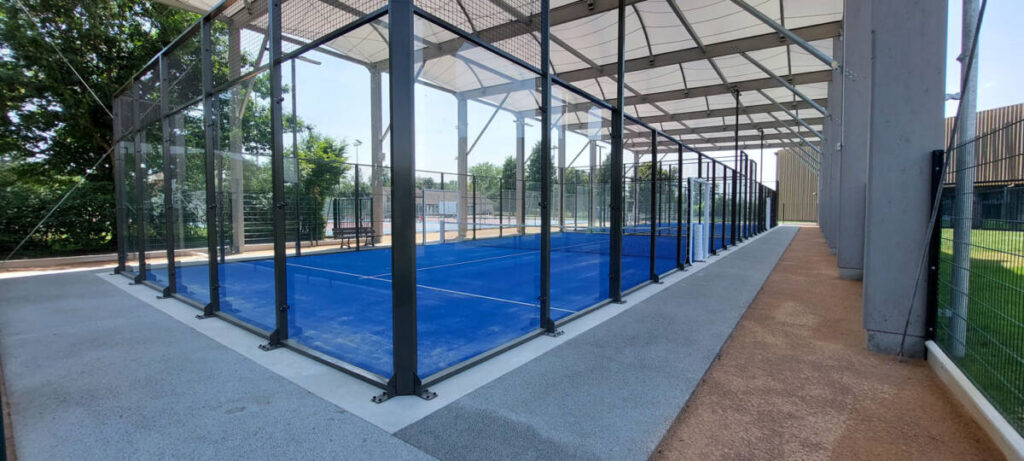 Construction de terrain de padel couvert géré par Fit Arena