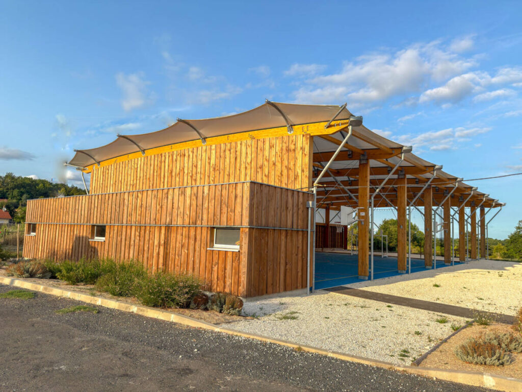 Construction of a multisport préau in Sarlat-la-Canéda, France.