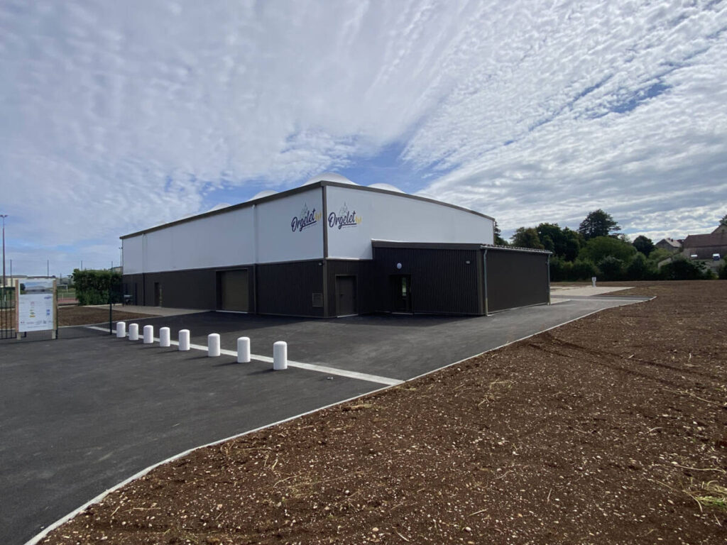 Construction of a boulodrome with mixed structure and textile membrane roofing in Orgelet - FR.