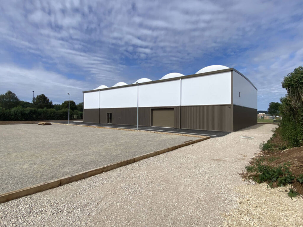 Construction of a boulodrome with mixed structure and textile membrane roofing in Orgelet - FR.
