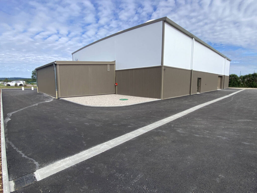 Construction of a boulodrome with mixed structure and textile membrane roofing in Orgelet - FR.