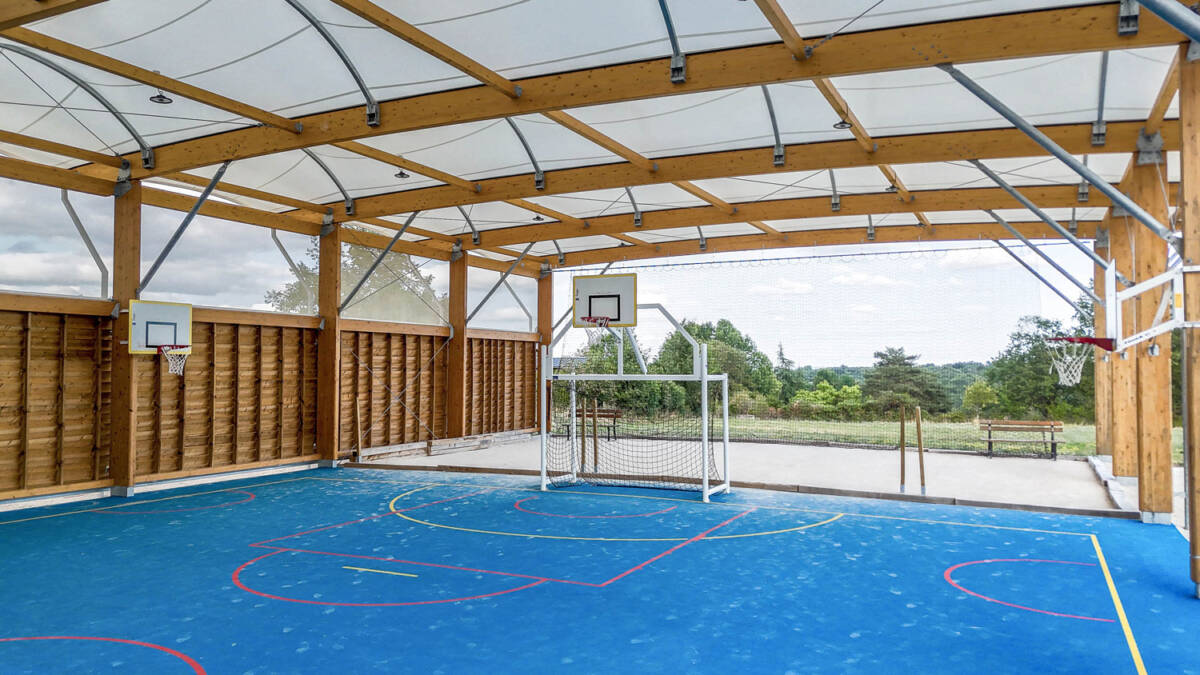 Construction of a multisport préau in Sarlat-la-Canéda, France.