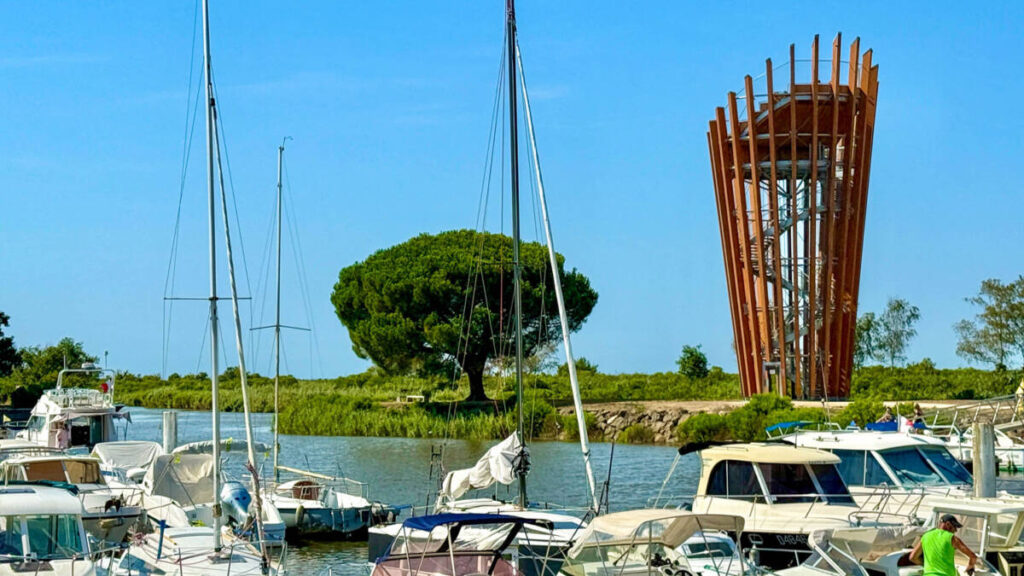 SMC2 has created the Port du Teich Belvedere, a timber-and-metal structure offering a unique panoramic view of the Arcachon Bay.