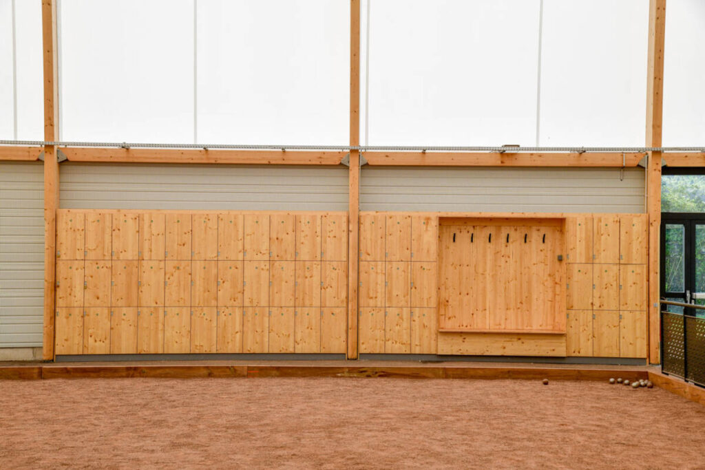 Climate-Controlled Boules Hall in Stiring-Wendel - FR : 16 lanes, acoustic wood siding, clubhouse, and modern facilities for pétanque play.