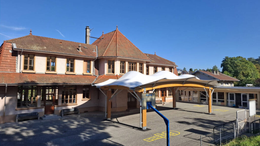 Construction of two school canopies in Aix-les-Bains in Frnace, fully compliant with regulations and designed for children.