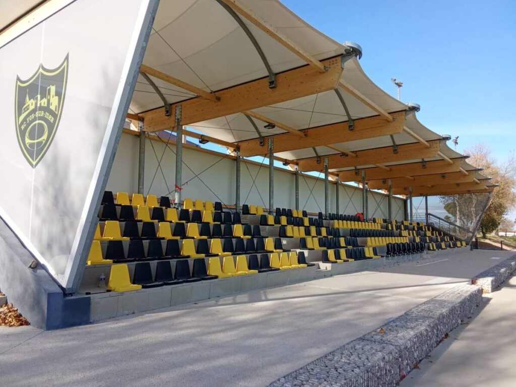 Construction of a semi-open grandstand with 300 seats in Fos-sur-Mer, combining comfort, aesthetics, and accessibility for all.