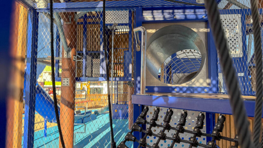 La Goélette in Le Barcarès: a bespoke, maritime-inspired playground featuring interactive structures, an inclusive design, and activities for all ages.La Goélette in Le Barcarès: a bespoke, maritime-inspired playground featuring interactive structures, an inclusive design, and activities for all ages.