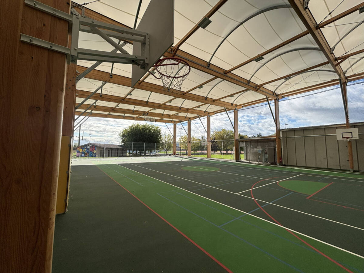 Construction of a complex in Lucenay (France): sports hall with textile membrane and wooden frame, with annexes.