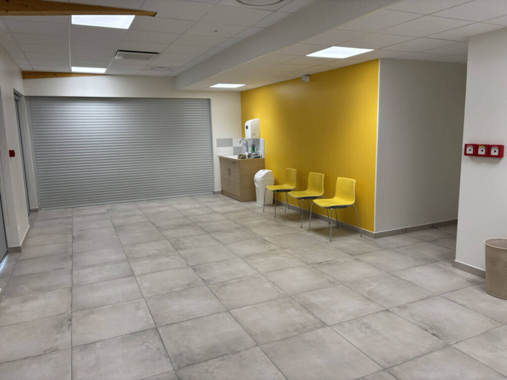 Construction of a complex in Lucenay (France): sports hall with textile membrane and wooden frame, with annexes.