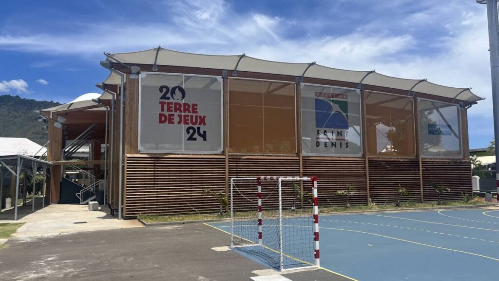 Sports hall in Joinville (FR): glued laminated timber structure and textile membrane, designed to withstand the tropical climate of Réunion.