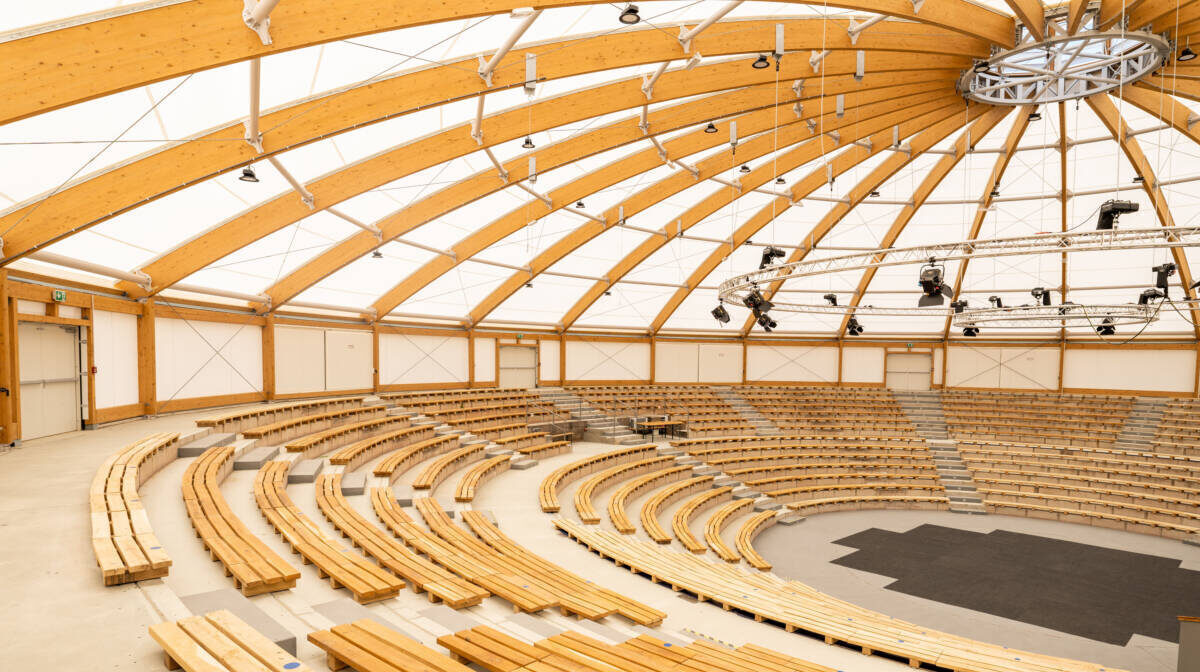 Glulam structure with tensile roof for this amphitheatre