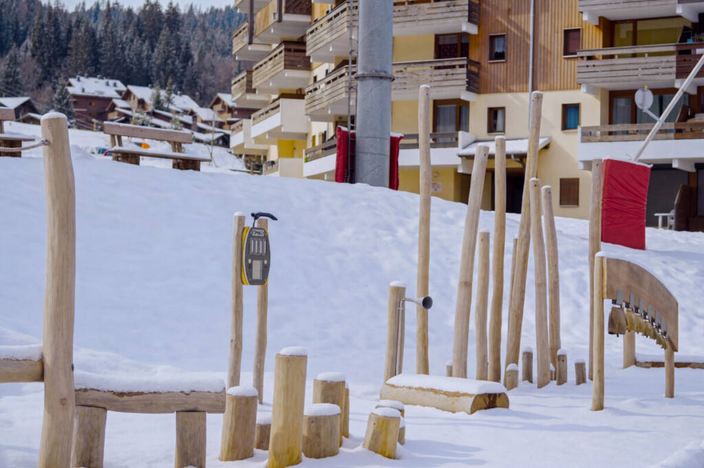construction of a play area in Morillon (France)